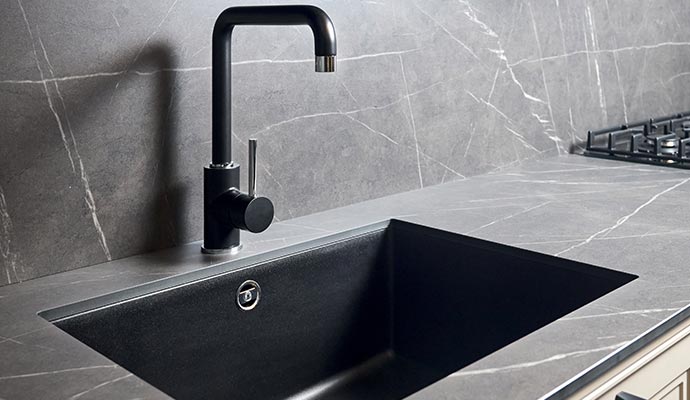 Clean kitchen sink